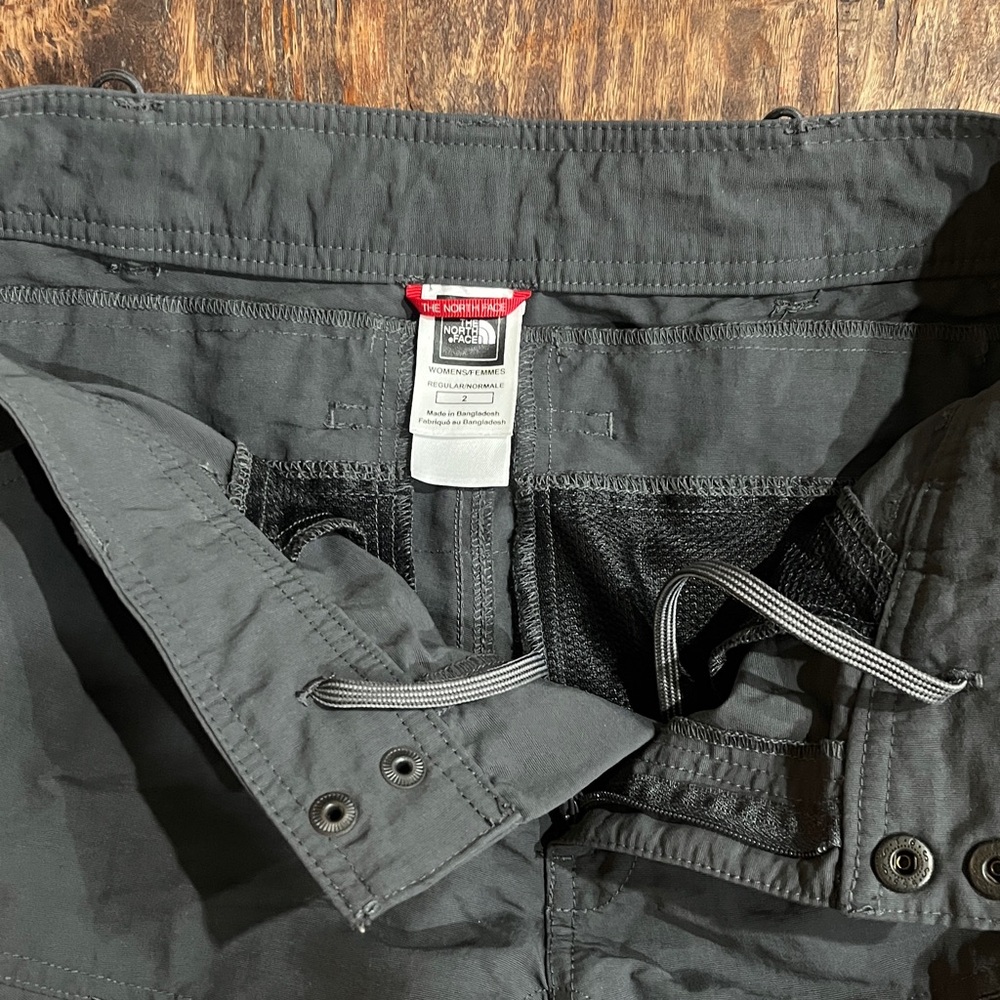 The North Face Women's Charcoal Cargo Pants, convertible to shorts. Size 2 - Picture 3 of 4